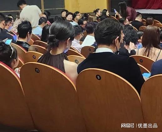 勇士队格林谈湖人队里夫斯顶薪:不能表现挣扎,否则骂得体无完肤