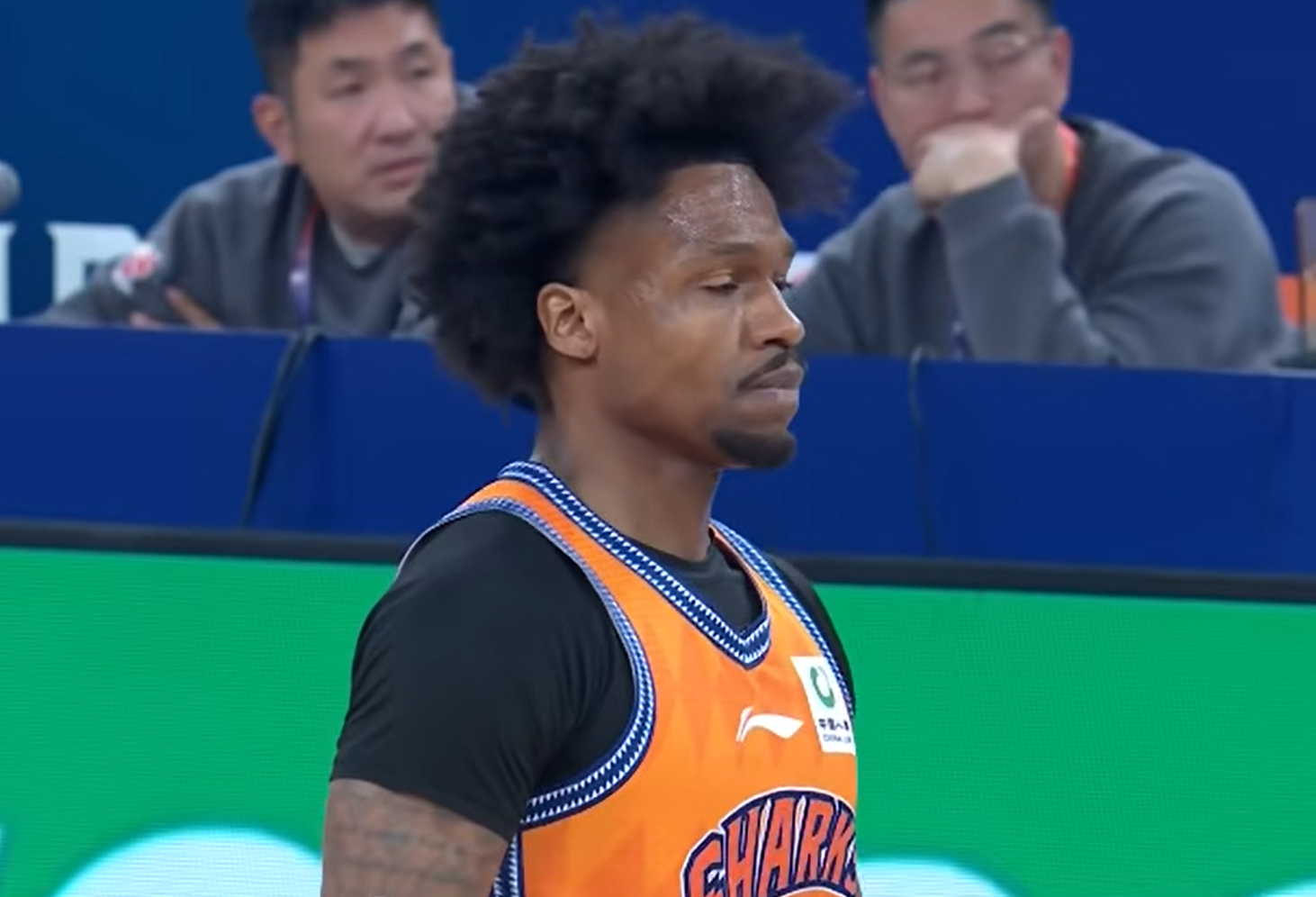 数万人凌晨狂欢!时隔36年世界杯首胜 他们力压巴西 小组第1